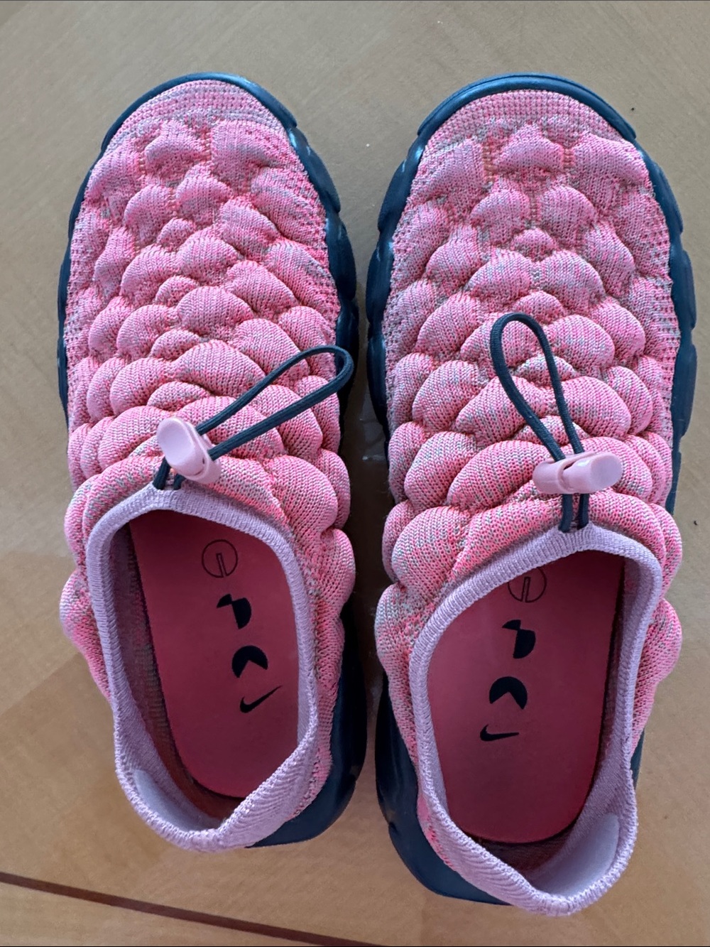 Nike women Coral Pink Slip-On Knit Sneakers with Black Sole size 8 - Picture 11 of 12